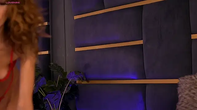 Snapshot of CynthiaWest chatting on 01-15-25, 04:15 CynthiaWest online show from 01-15-25, 04:15