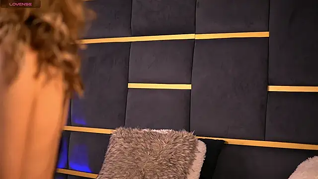 Snapshot of CynthiaWest chatting on 02-13-25, 04:11 CynthiaWest online show from 02-13-25, 04:11