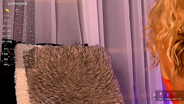 Snapshot of CynthiaWest chatting on 10-01-25, 03:01 CynthiaWest online show from 10-01-25, 03:01