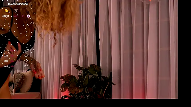 Snapshot of CynthiaWest chatting on 10-07-25, 03:14 CynthiaWest online show from 10-07-25, 03:14