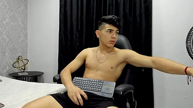 andrew rose  online show from 12-12-24, 04:32