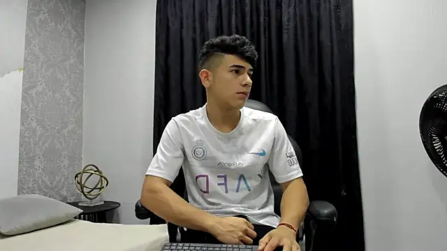 andrew rose  online show from 12-17-24, 03:17