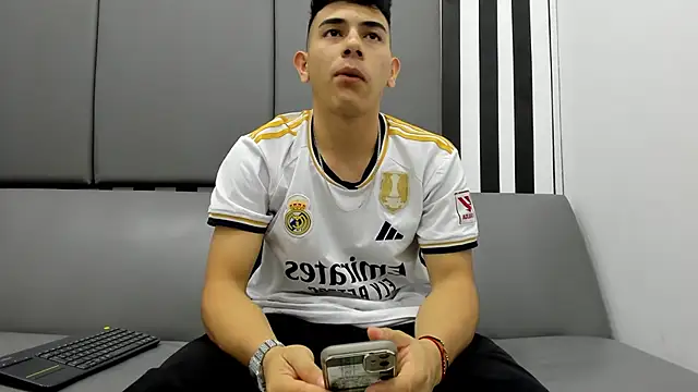 andrew rose  online show from 12-20-24, 03:14