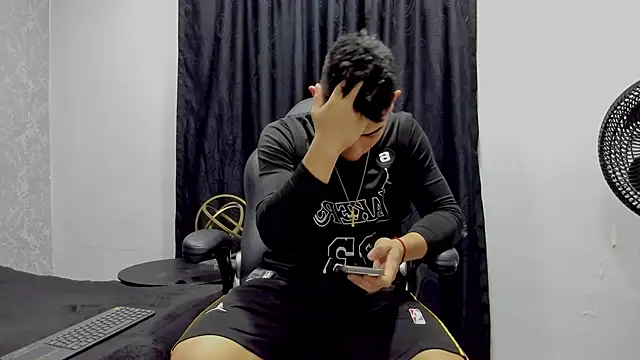 andrew rose  online show from 12-26-24, 03:42