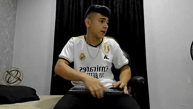 andrew rose  online show from 01-16-25, 08:25