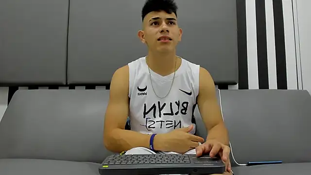 andrew rose  online show from 02-04-25, 02:39