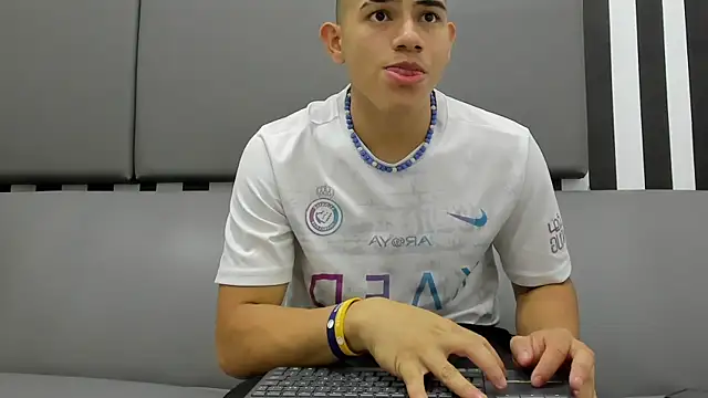 andrew rose  online show from 02-05-25, 07:53