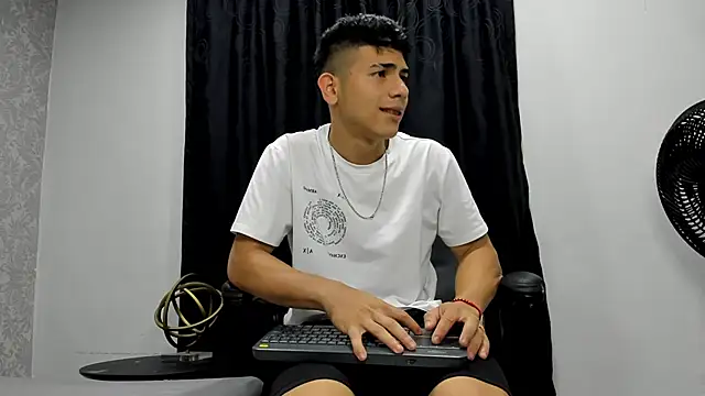 andrew rose  online show from 02-15-25, 02:44