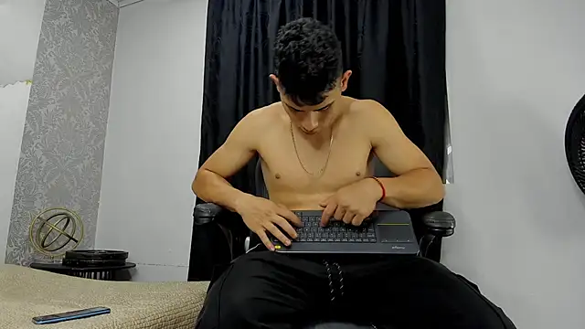 andrew rose  online show from 03-13-25, 03:44