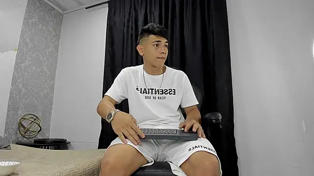 andrew rose  online show from 03-22-25, 04:04