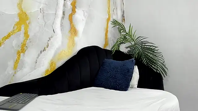 andrew rose  online show from 09-30-25, 02:55