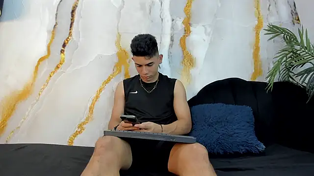 andrew rose  online show from 10-04-25, 03:21