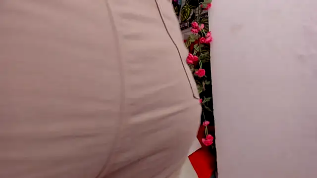 Snapshot of Elianissquirt chatting on 01-15-25, 12:36 Elianissquirt online show from 01-15-25, 12:36