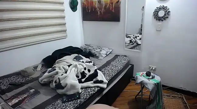 Snapshot of Pharaon_71 chatting on 03-10-25, 01:45 Pharaon 71 online show from 03-10-25, 01:45