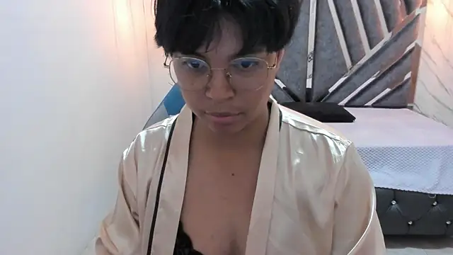 Snapshot of Emmapark_ chatting on 02-05-25, 06:48 Emmapark  online show from 02-05-25, 06:48