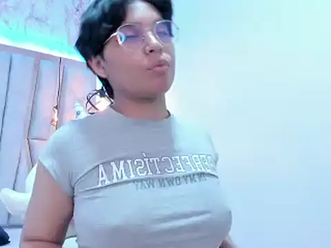 Snapshot of Emmapark_ chatting on 02-21-25, 06:37 Emmapark  online show from 02-21-25, 06:37