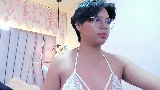 Snapshot of Emmapark_ chatting on 03-04-25, 10:05 Emmapark  online show from 03-04-25, 10:05