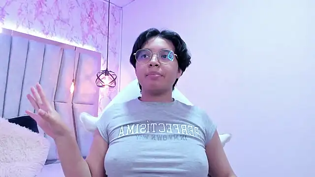 Snapshot of Emmapark_ chatting on 03-08-25, 12:55 Emmapark  online show from 03-08-25, 12:55