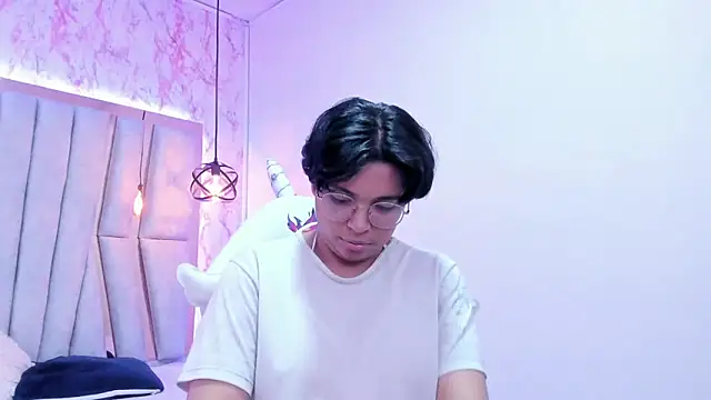 Snapshot of Emmapark_ chatting on 03-15-25, 01:30 Emmapark  online show from 03-15-25, 01:30
