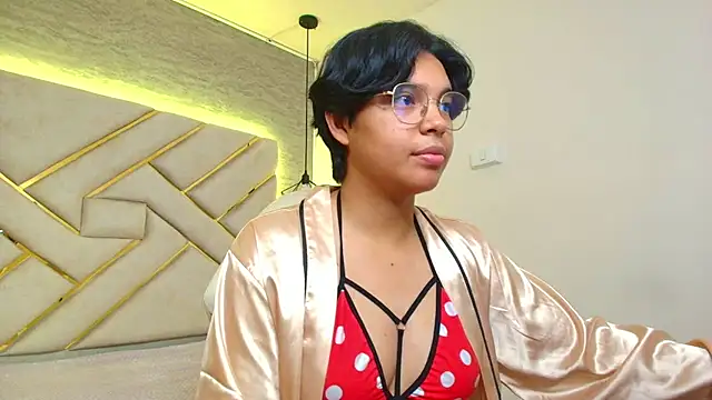 Snapshot of Emmapark_ chatting on 03-18-25, 12:03 Emmapark  online show from 03-18-25, 12:03