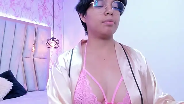 Snapshot of Emmapark_ chatting on 03-20-25, 02:32 Emmapark  online show from 03-20-25, 02:32