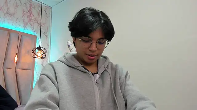Snapshot of Emmapark_ chatting on 03-21-25, 11:22 Emmapark  online show from 03-21-25, 11:22