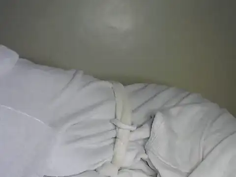 Snapshot of Novah_ chatting on 04-10-26, 01:33 Novah online show from 04-10-26, 01:33