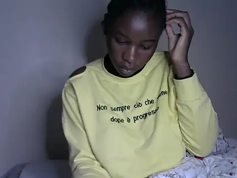 Snapshot of Novah_ chatting on 04-16-26, 05:03 Novah online show from 04-16-26, 05:03