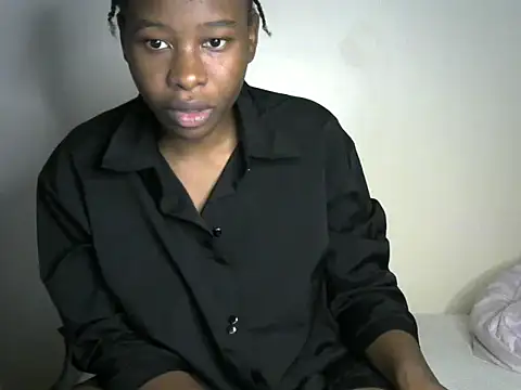 Snapshot of Novah_ chatting on 04-17-26, 04:10 Novah online show from 04-17-26, 04:10