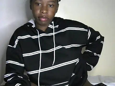 Snapshot of Novah_ chatting on 04-22-26, 09:27 Novah online show from 04-22-26, 09:27