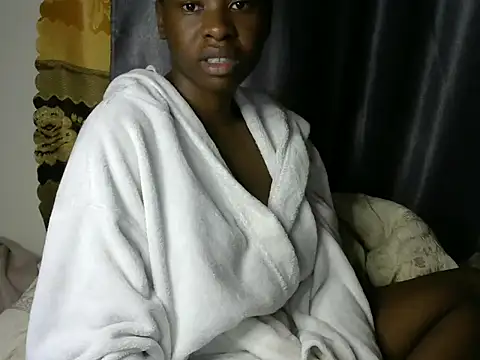 Snapshot of Novah_ chatting on 06-06-26, 01:43 Novah online show from 06-06-26, 01:43