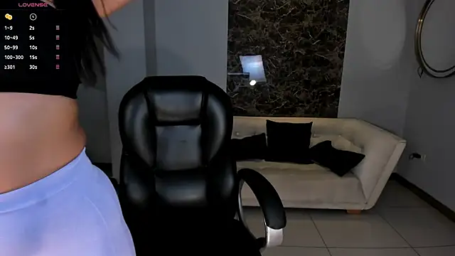 CharlotteCox  online show from 01-13-25, 10:47