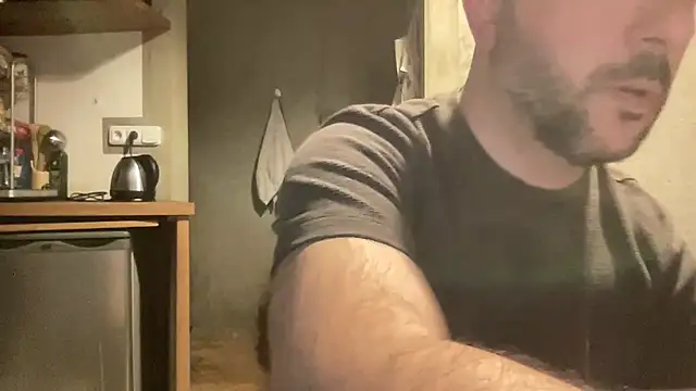 Snapshot of RedDante89 chatting on 05-21-26, 04:30 RedDante89 online show from 05-21-26, 04:30