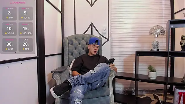 Snapshot of JuniorMorris_ chatting on 09-30-25, 09:53 JuniorMorris online show from 09-30-25, 09:53