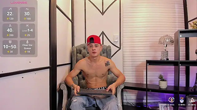 Snapshot of JuniorMorris_ chatting on 10-08-25, 08:39 JuniorMorris online show from 10-08-25, 08:39