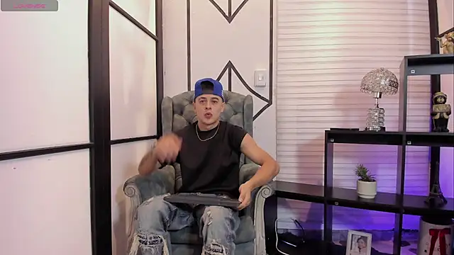 Snapshot of JuniorMorris_ chatting on 10-09-25, 09:24 JuniorMorris online show from 10-09-25, 09:24