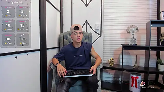 Snapshot of JuniorMorris_ chatting on 10-25-25, 09:42 JuniorMorris online show from 10-25-25, 09:42