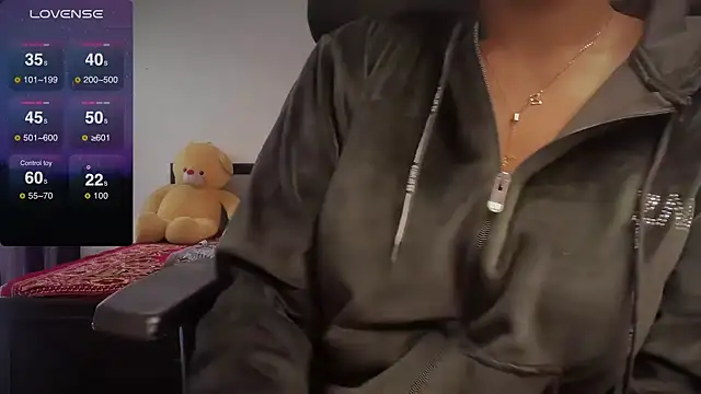 Snapshot of Spice-Summi chatting on 12-21-24, 08:18 Spice-Summi online show from 12-21-24, 08:18