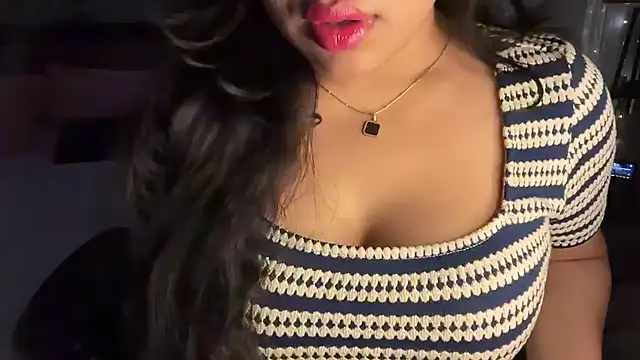 Snapshot of Spice-Summi chatting on 05-12-26, 05:26 Spice-Summi online show from 05-12-26, 05:26