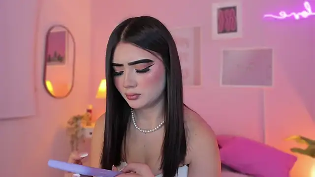 Snapshot of little-natt chatting on 12-13-24, 12:31 little-natt online show from 12-13-24, 12:31