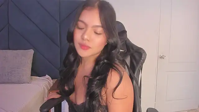 Snapshot of sarita_hills chatting on 02-14-25, 03:33 sarita hills online show from 02-14-25, 03:33