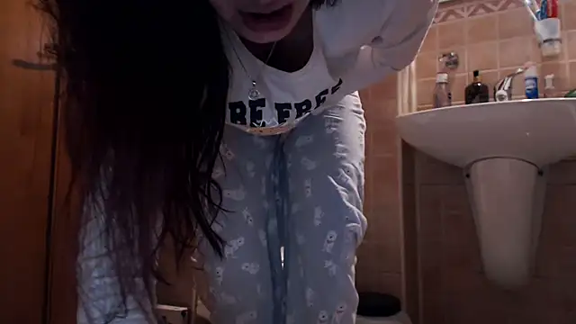 Snapshot of LovelyAndraGirl chatting on 05-02-26, 02:44 LovelyAndraGirl online show from 05-02-26, 02:44