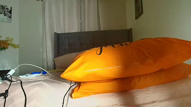 t-NaughtyLicia online show from 04-30-26, 05:14