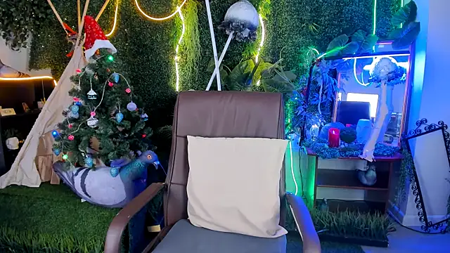 MayaSinabon online show from 12-31-24, 12:15