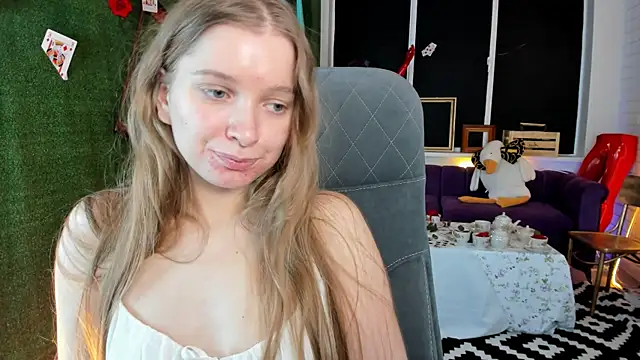 MayaSinabon online show from 02-02-25, 12:13