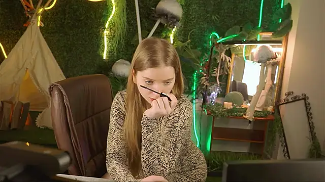 MayaSinabon online show from 03-18-25, 12:14