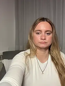 Snapshot of Sophie_Raegan chatting on 04-07-26, 01:55 Sophie Raegan online show from 04-07-26, 01:55