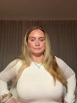 Snapshot of Sophie_Raegan chatting on 04-08-26, 04:45 Sophie Raegan online show from 04-08-26, 04:45
