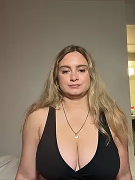 Snapshot of Sophie_Raegan chatting on 04-20-26, 01:36 Sophie Raegan online show from 04-20-26, 01:36