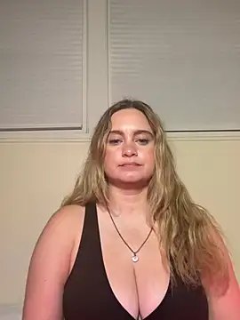 Snapshot of Sophie_Raegan chatting on 05-06-26, 10:31 Sophie Raegan online show from 05-06-26, 10:31